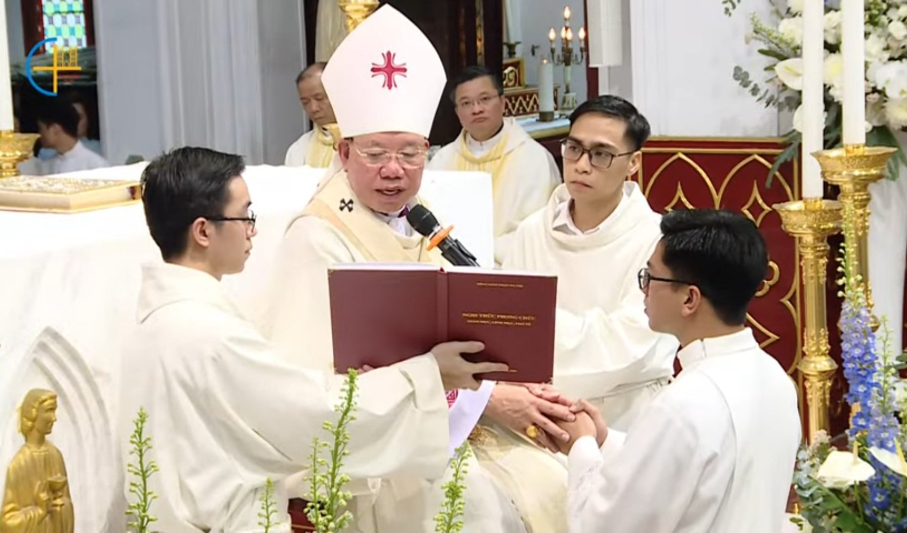 20 đại chủng sinh lãnh nhận chức phó tế